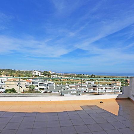 P - Meia-Praia Seaview Guesthouse Лагос Екстериор снимка