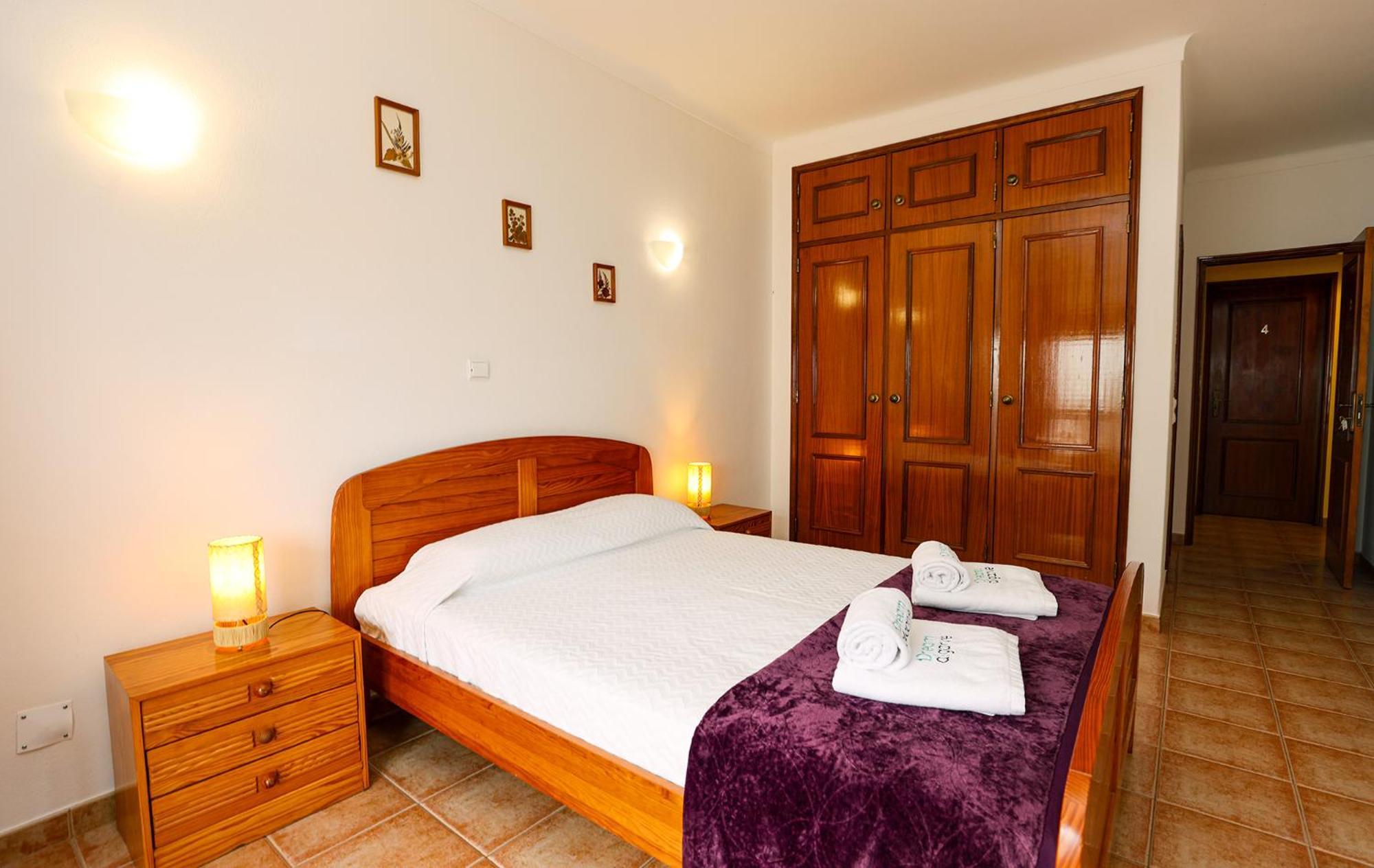 P - Meia-Praia Seaview Guesthouse Лагос Екстериор снимка
