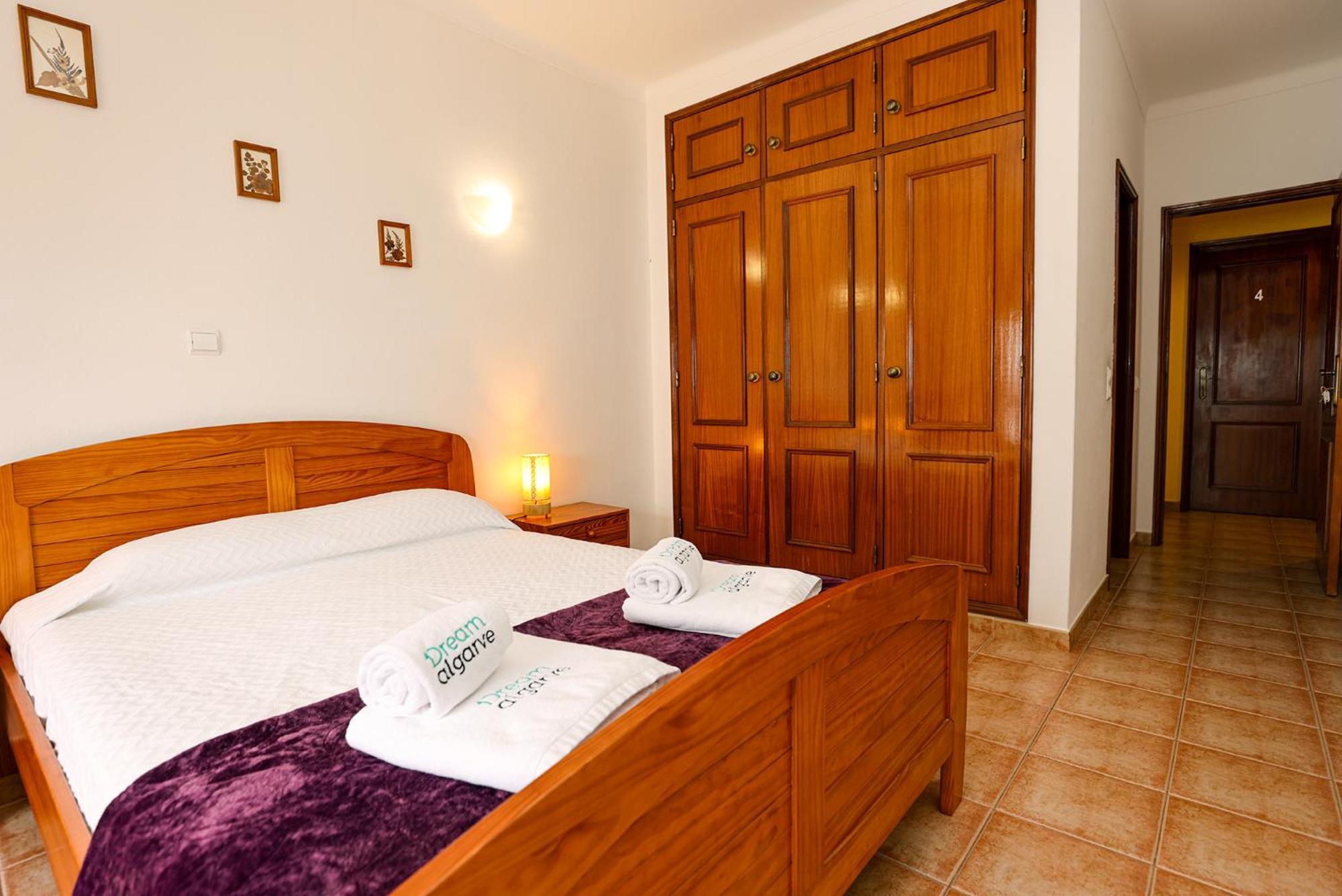 P - Meia-Praia Seaview Guesthouse Лагос Екстериор снимка