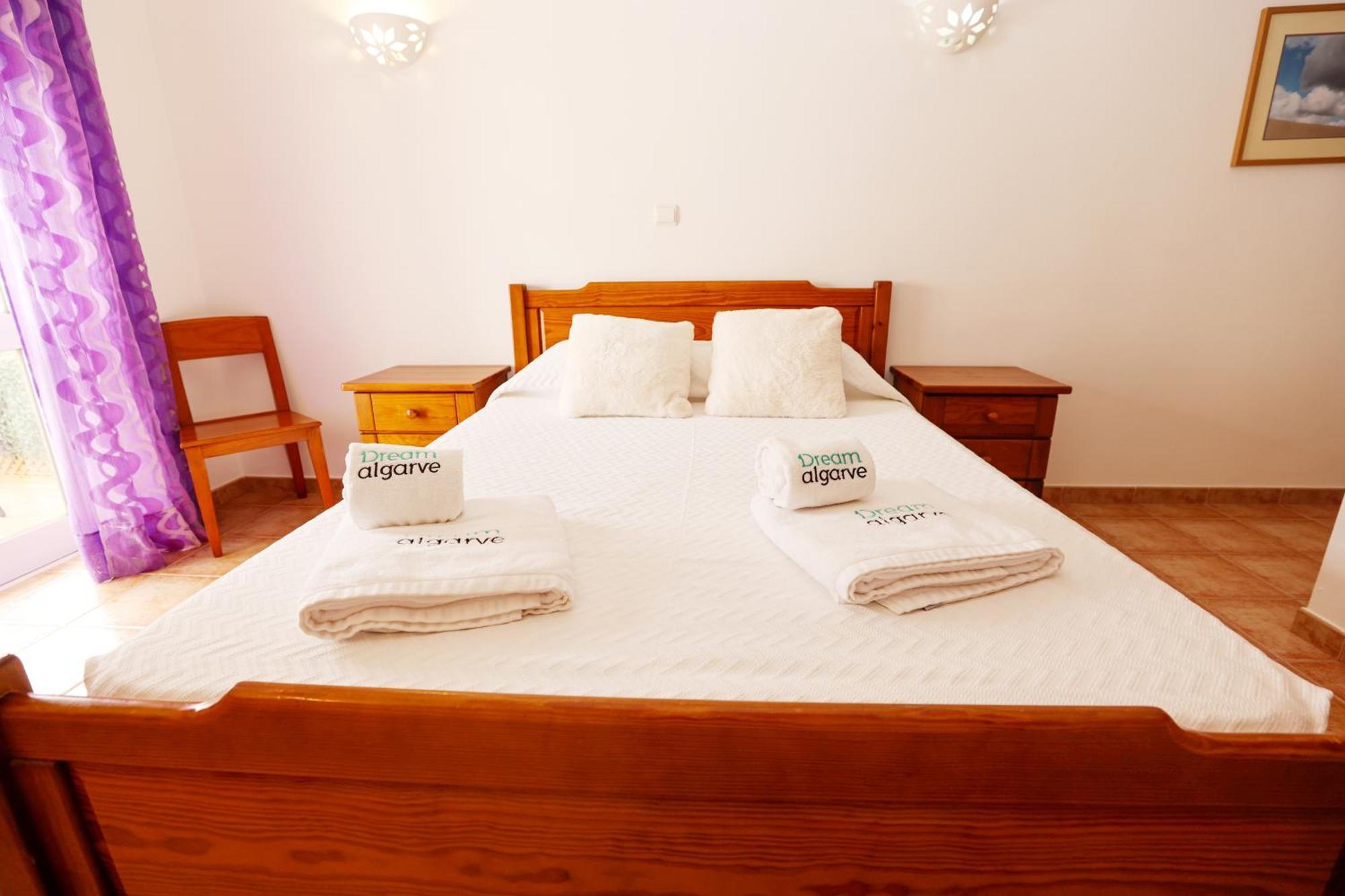 P - Meia-Praia Seaview Guesthouse Лагос Екстериор снимка