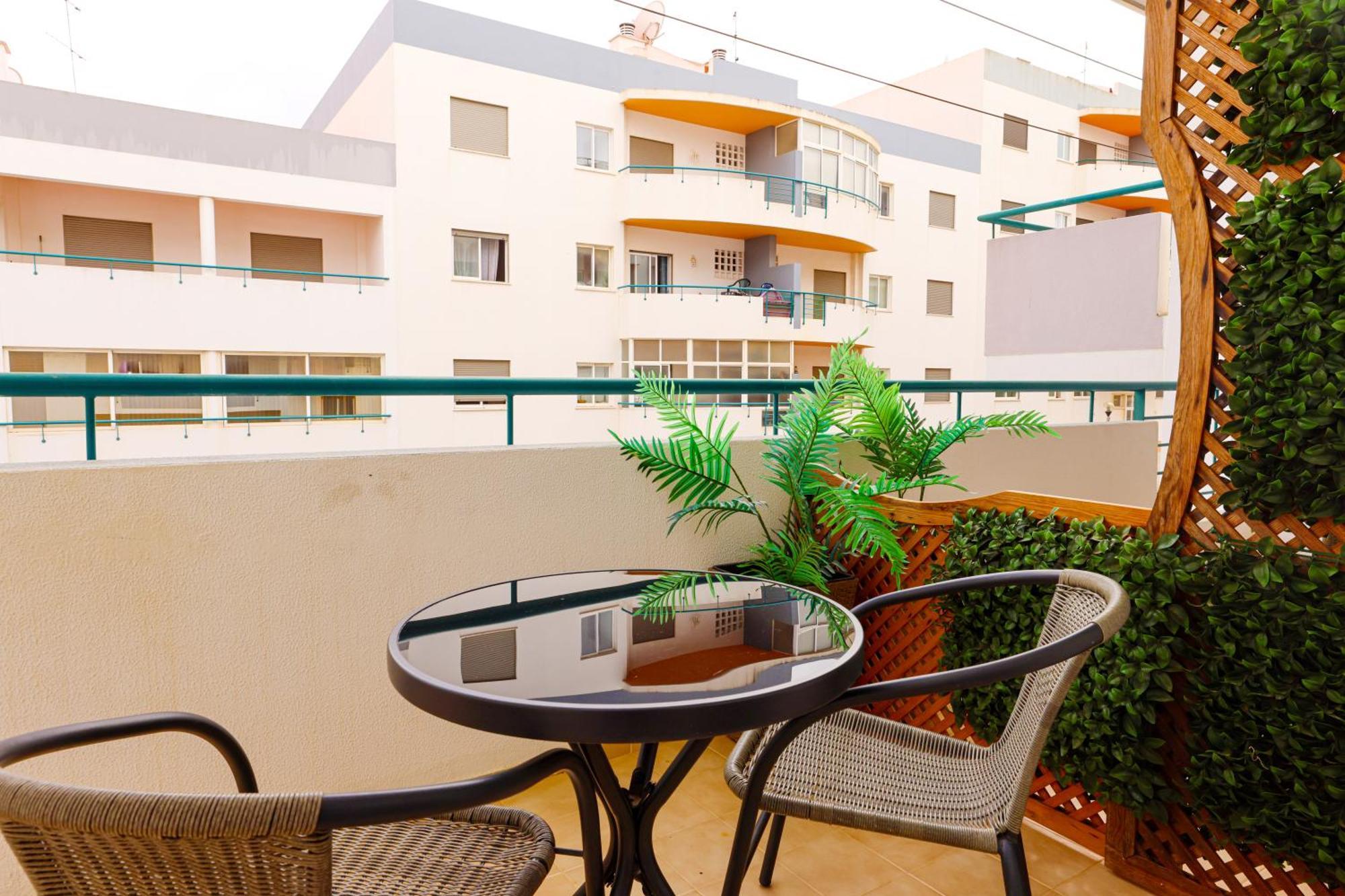 P - Meia-Praia Seaview Guesthouse Лагос Екстериор снимка