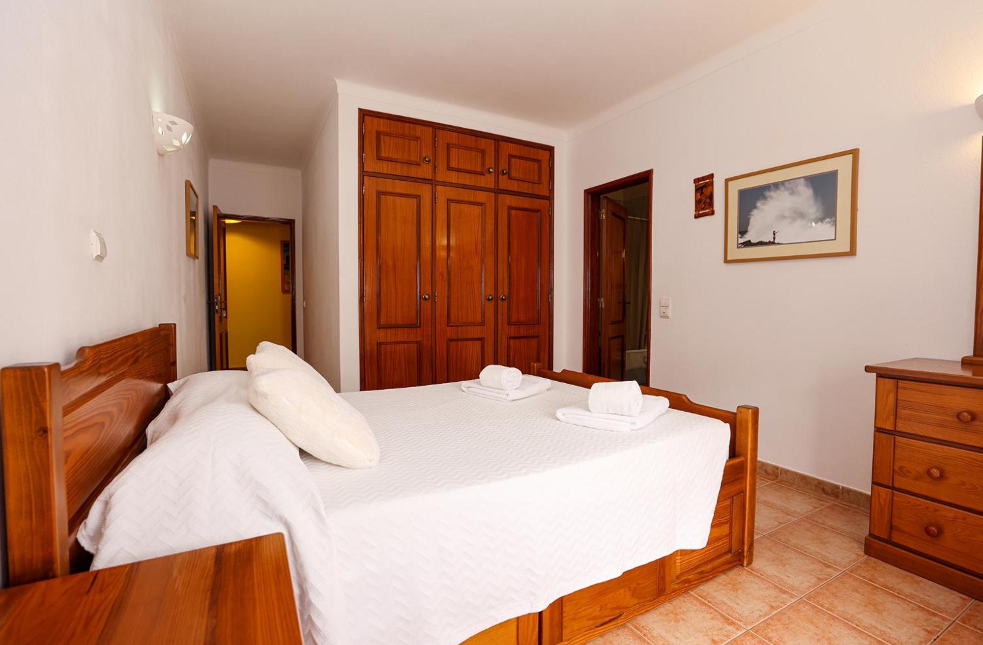 P - Meia-Praia Seaview Guesthouse Лагос Екстериор снимка