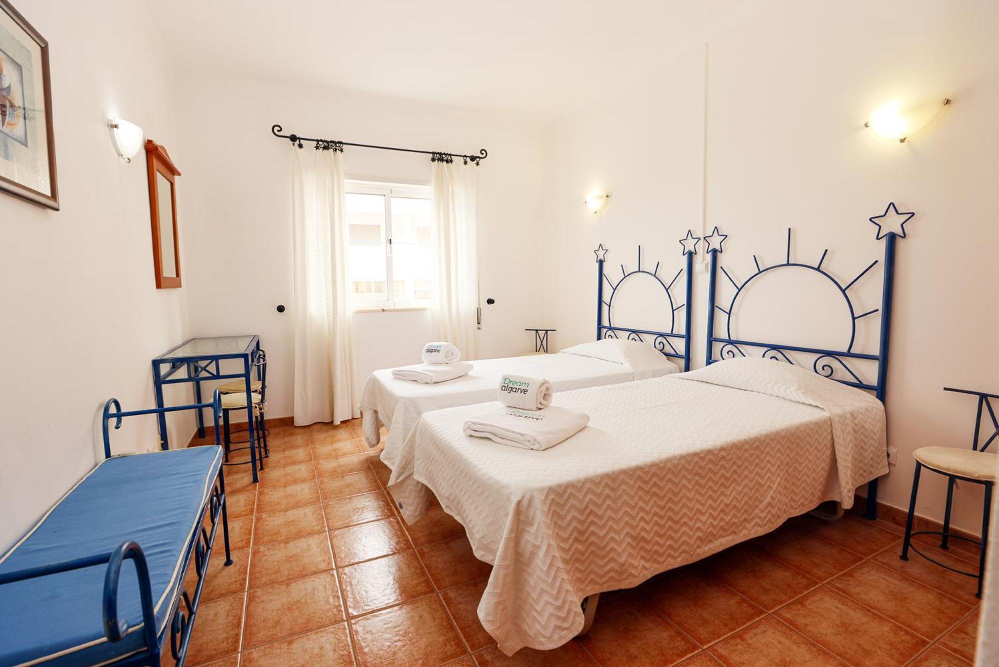 P - Meia-Praia Seaview Guesthouse Лагос Екстериор снимка